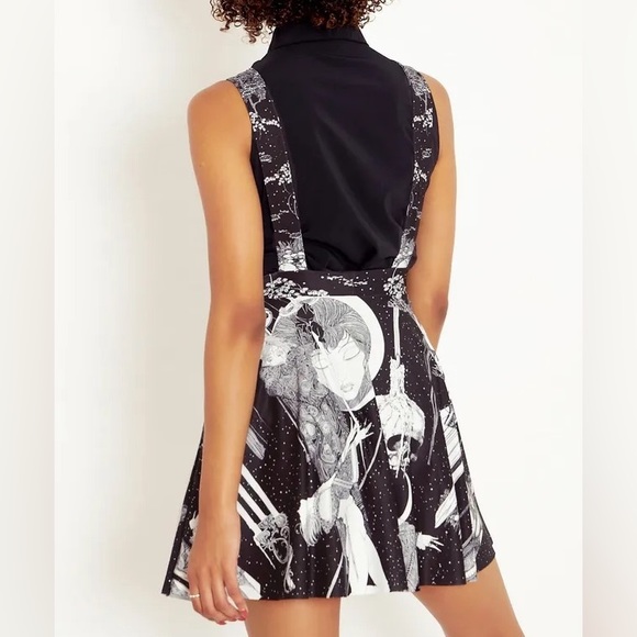 BlackMilk Austen’s Hamlet Apron Dress - Picture 3 of 8